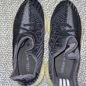 Yeezy Boost 350 V2